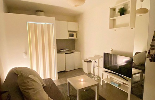 Issy-les-Moulineaux Apartment | Cozy 1-bedroom apartment with WiFi, AC in charming Issy-les-Moulineaux