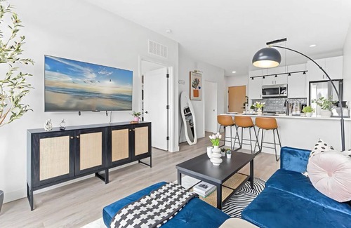 Kingfield Apartment | Cozy 1 Bedroom, 1 Bath Getaway with Balcony in Kingfield