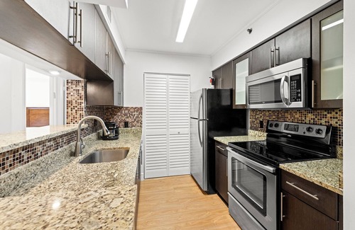 Aventura Condo | Cozy 1 bedroom +1 bathroom condo in enchanting Miami with AC, WiFi, Fitness room