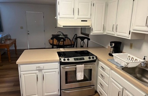Rehoboth by the Sea Apartment | Cozy 1-bedroom apt. on 2nd floor, just 2 blocks from beach near Fifer's in Dewey