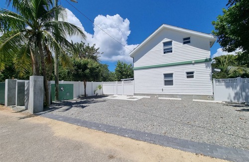 Bodden Town Apartment | Cozy 1-bedroom apartment in Beach Bay, Bodden Town, Grand Cayman.