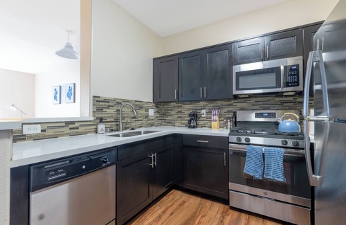 Westchester Apartment | Cozy 1-bedroom apartment near LAX and SoFi stadium! Free parking!