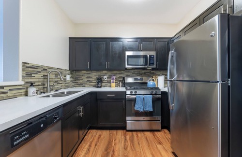 Westchester Apartment | Cozy 1-bedroom apartment near LAX and SoFi stadium! Free parking!