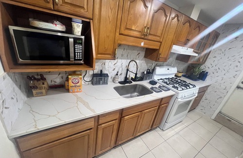 Jersey City Apartment | Cozy 1-bedroom apartment with WiFi, AC in welcoming North Bergen