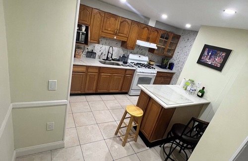 Jersey City Apartment | Cozy 1-bedroom apartment with WiFi, AC in welcoming North Bergen