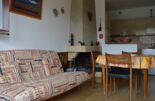 Les Angles Apartment | Cozy 1-Bedroom Apartment with South-Facing Balcony and Private Parking in Les Angles