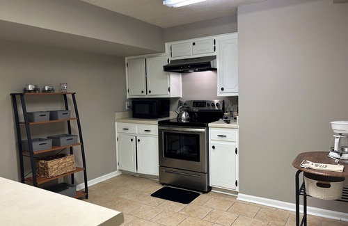 Glen Iris Apartment | Cozy 1-bedroom apartment with WiFi, AC in charming Birmingham