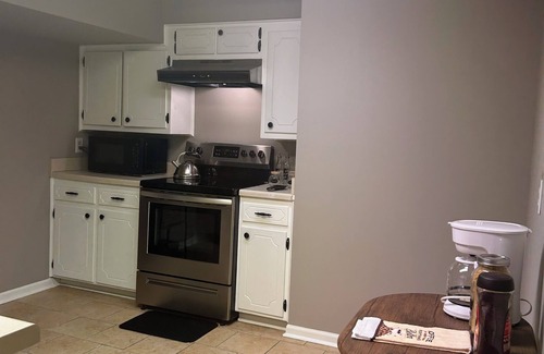 Glen Iris Apartment | Cozy 1-bedroom apartment with WiFi, AC in charming Birmingham