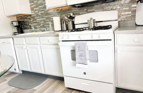 Westwood Apartment | Cozy 1-bedroom apartment with AC and WiFi. Cozy and stylish space offers comfort