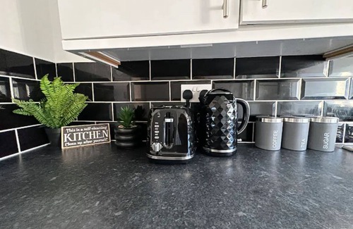 St Helens Apartment | Cozy 1-bedroom apartment with AC, WiFi in delightful St Helens