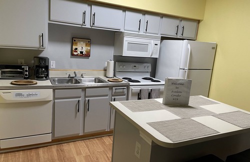 Clearwater Condo | Cozy 1/bedroom apartment w/heated pool, gym, close to Clearwater Beach!