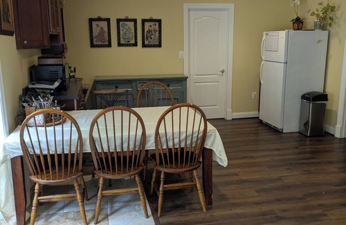 The Plains Apartment | Cozy 1-bedroom apartment with WiFi, AC in awesome Warrenton