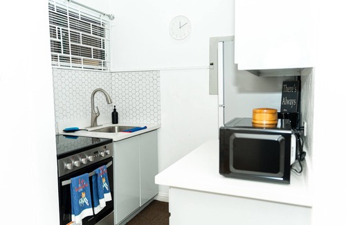 New Kingston Apartment | Cozy 1 bedroom Apartment in Kingston. 4 guests -1 bed/1 bath, w/pullout sofa bed