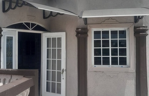 Portmore Apartment | Cozy 1-bedroom apartment with WiFi, AC in fantastic Portmore