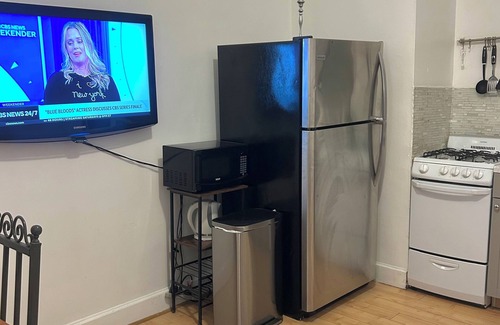 Queens Apartment | Cozy 1-Bedroom Apartment Near Williamsburg Brooklyn