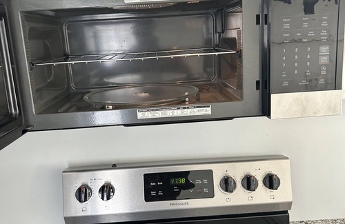 Pittsburgh Apartment | Cozy 1-bedroom apartment in delightful Atlanta with WiFi, AC, Washer and Dryer
