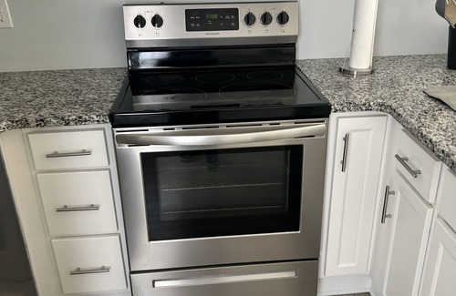 Pittsburgh Apartment | Cozy 1-bedroom apartment in delightful Atlanta with WiFi, AC, Washer and Dryer