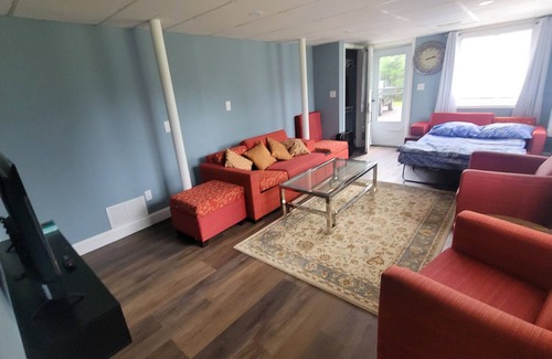 Bethany Apartment | Cozy 1-bedroom apartment with WiFi, Central AC in welcoming Bethany