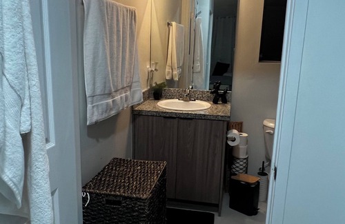 Hialeah Apartment | Cozy 1-bedroom apartment in awesome Hialeah with AC