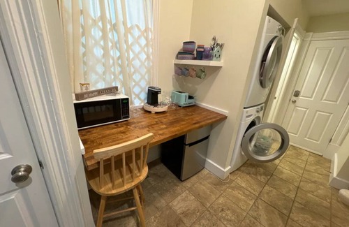 Madison Apartment | Cozy 1-bedroom apartment in fabulous Madison with WiFi, AC, Smart TV