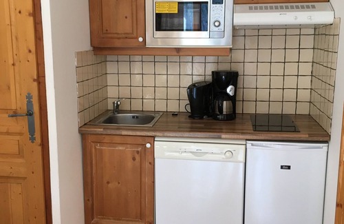 Valloire Apartment | Cozy 1-Bedroom Apartment for 4, South-Facing, 3-Star Rating, Near Slopes, Valloire