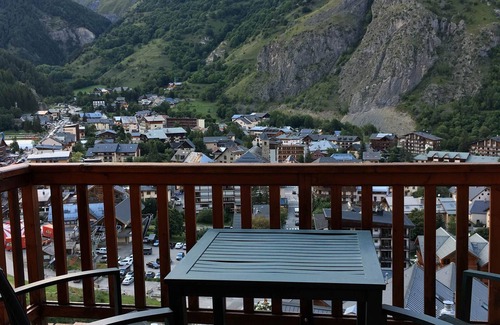 Valloire Apartment | Cozy 1-Bedroom Apartment for 4, South-Facing, 3-Star Rating, Near Slopes, Valloire