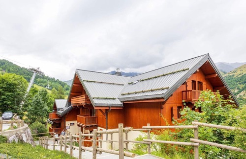 Valloire Apartment | Cozy 1-Bedroom Apartment for 4, South-Facing, 3-Star Rating, Near Slopes, Valloire