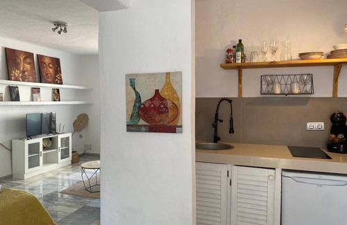 Cala Vadella Apartment | Cozy 1-bedroom apartment in tranquil IB with AC, WiFi