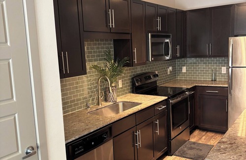 West Dallas Apartment | Cozy 1-bedroom apartment in delightful Downtown- Dallas with WiFi & Pool!