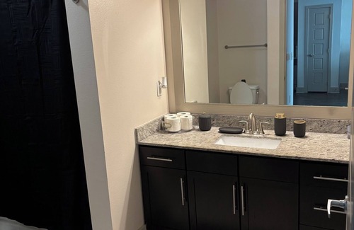 West Dallas Apartment | Cozy 1-bedroom apartment in delightful Downtown- Dallas with WiFi & Pool!