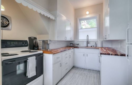 Downtown Juneau Apartment | Cozy 1-bedroom apartment in enchanting downtown Juneau