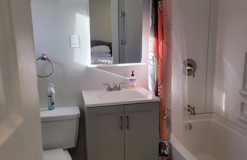 North End Apartment | Cozy 1-bedroom apartment in historic stadium district of Tacoma with WiFi, AC