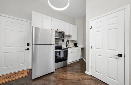 Logan Square Apartment | Cozy 1 Bedroom Apt near Logan Sq Chicago
