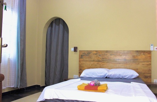 Accra Bed & Breakfast | Cozy 1-bedroom B&B with WiFi and AC in charming Accra.