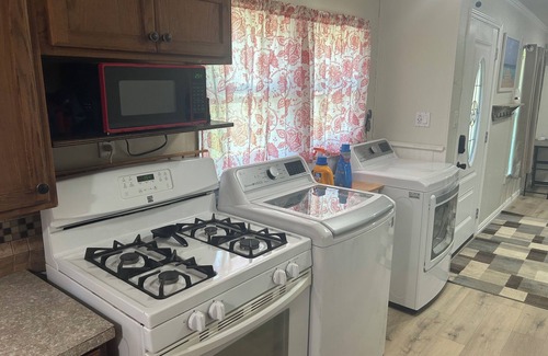 Newark Cabin | Cozy 1-bedroom cabin with AC, WiFi in lovely Eagle mountain Lake,Newark Texas