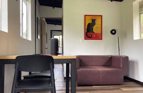 Envigado Ski Chalet | Cozy 1 bedroom chalet in charming El Retiro with WiFi