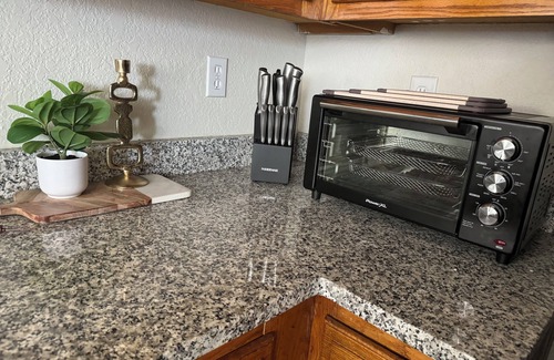 Oklahoma City Condo | Cozy 1 Bedroom Condo - Prime Location off Kilpatrick Turnpike!