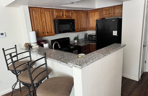 Oklahoma City Condo | Cozy 1 Bedroom Condo - Prime Location off Kilpatrick Turnpike!