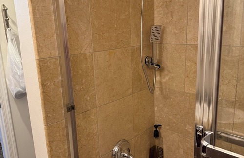 Newbold Condo | Cozy 1-bedroom condo with AC,fitness room in welcoming Philadelphia/WITH PARKING