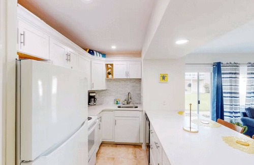 Destin Condo | Cozy 1-bedroom condo Destin, FL. Pools/tennis, Free Wi-Fi. In unit Washer/dryer