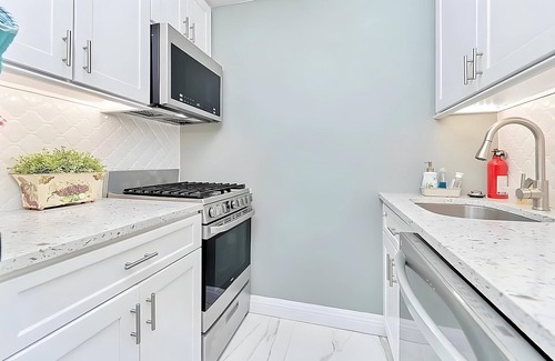 Kips Bay Condo | Cozy 1-bedroom condo in great location with AC, fitness room, WiFi