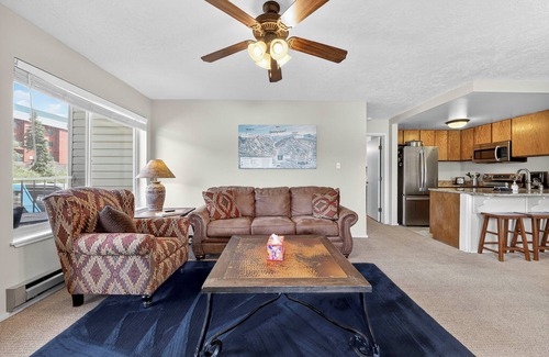 Brian Head Condo | Cozy 1-bedroom condo in Brian Head - right next to the Giant Steps lift!
