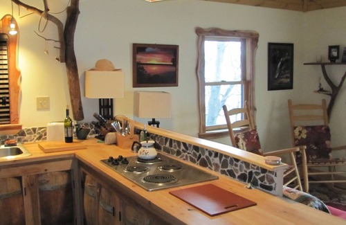 Valois Cottage | Cozy 1 Bedroom Cottage