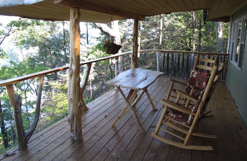 Valois Cottage | Cozy 1 Bedroom Cottage