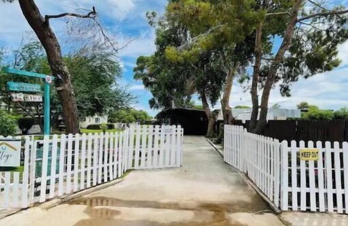 Tolleson Cottage | Cozy, 1 bedroom Cottage with Mountain views!