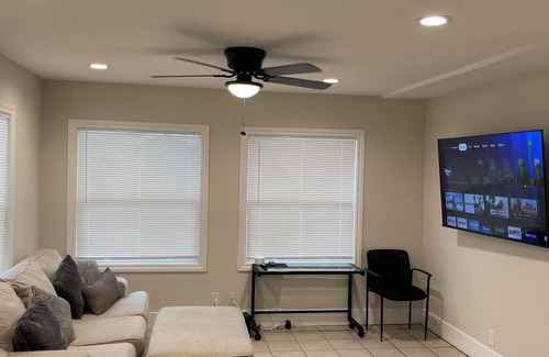 Eastside House | Cozy 1 Bedroom House with parking