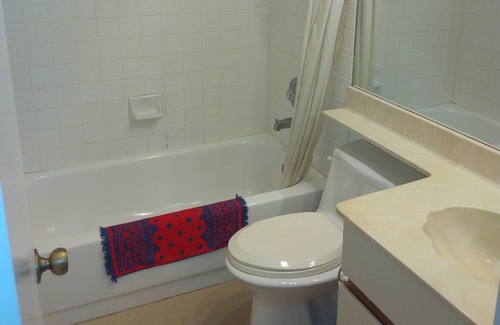 Weston House | Cozy 1-bedroom house with AC and WiFi in pleasant Weston
