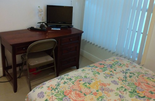 Weston House | Cozy 1-bedroom house with AC and WiFi in pleasant Weston