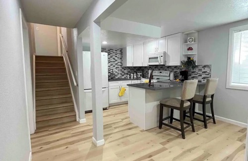 Aurora House | Cozy 1-bedroom mas in enjoyable Aurora with AC, WiFi