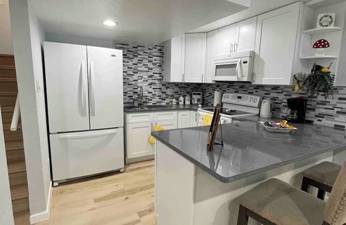 Aurora House | Cozy 1-bedroom mas in enjoyable Aurora with AC, WiFi